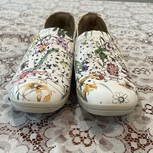 Earth Origins Floral scalloped Slip on shoes Welltek System.